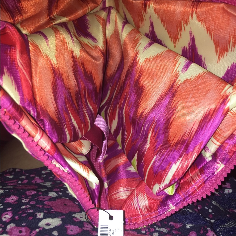 Super cute n colorful Chico’s tote bag new w tags